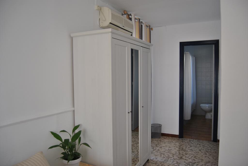 Hostal Puerto De Santa Maria El Puerto de Santa Maria Bagian luar foto